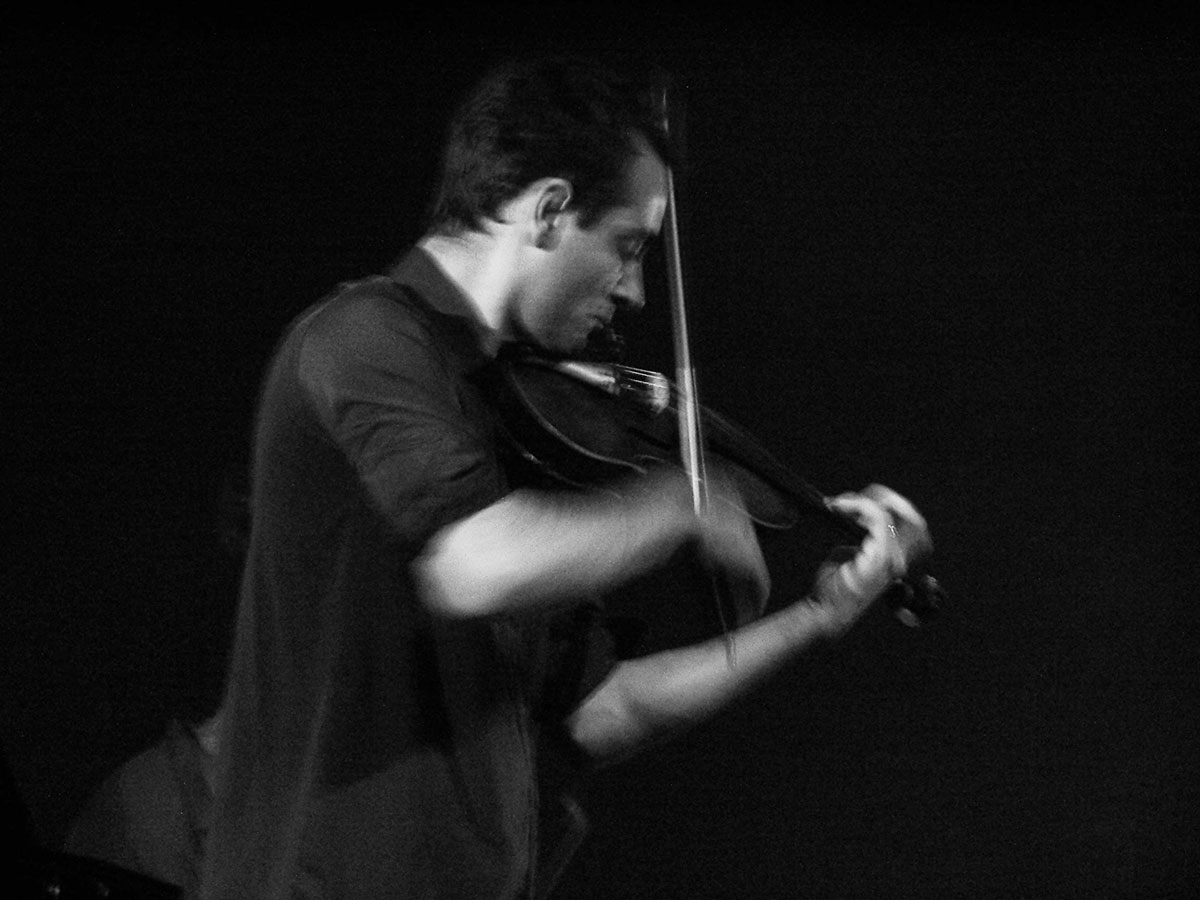 concert-lo-jo-avril-2005-centre-socioculturelle-francois-rabelais-72-le-violoniste